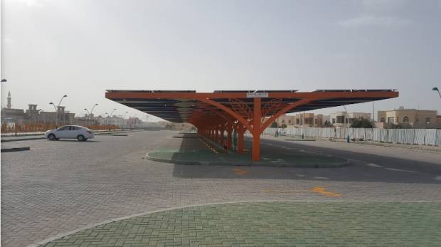 В Дубае отрылась первый парк с зарядной электростанцией и солнечными панелями