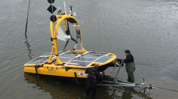 Кельтское море исследует научный катамаран на солнечных батареях