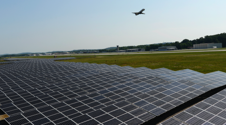 В Америке появился первый аэропорт, работающий лишь на солнечной энергии