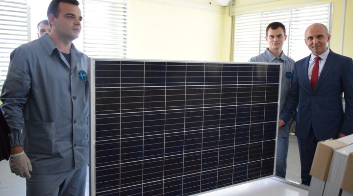 В Энергодаре набирает обороты производство солнечных панелей