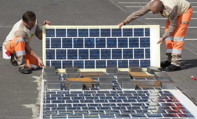 Франция проложит 1000 км дорог с солнечными панелями
