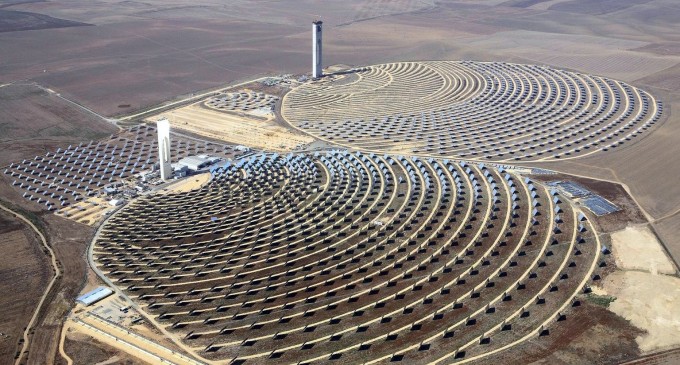 Король Марокко лично открыл самый большой в мире солнечный завод