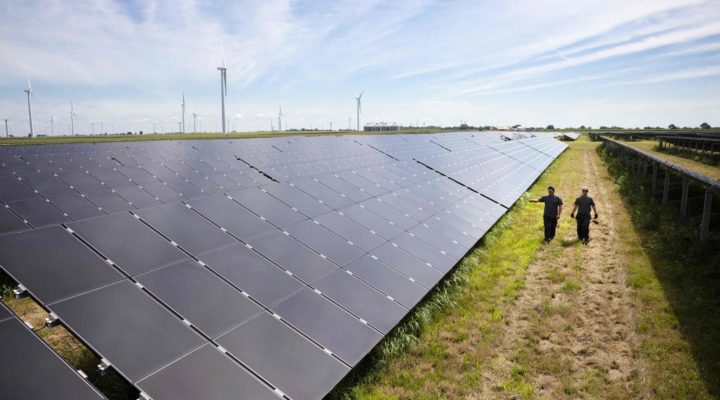 В Париже хотят построить солнечную электростанцию на 700 тысяч солнечных панелей