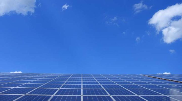 Смог может снизить производительность солнечных панелей в городах на 12%