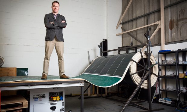 Британец разработал солнечные панели, которые можно сворачивать в рулон