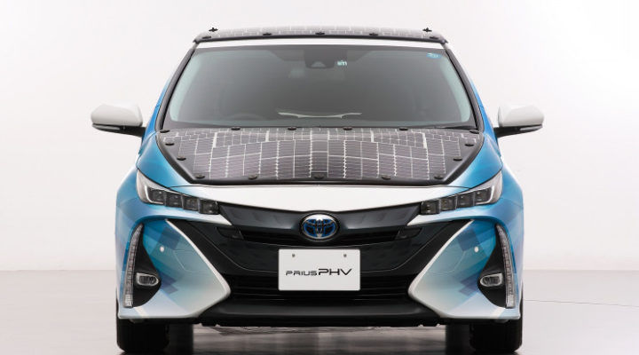 Toyota начала тестировать машину с солнечными панелями