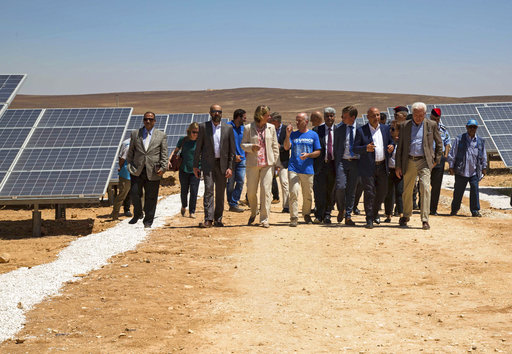 В Иордании первый лагерь сирийских беженцев обеспечили солнечной энергией