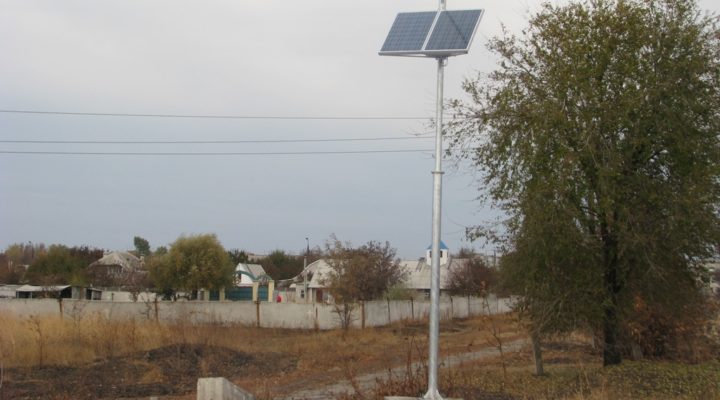 В Украине на трассе «Запорожье – Донецк» появились фонари на солнечной энергии