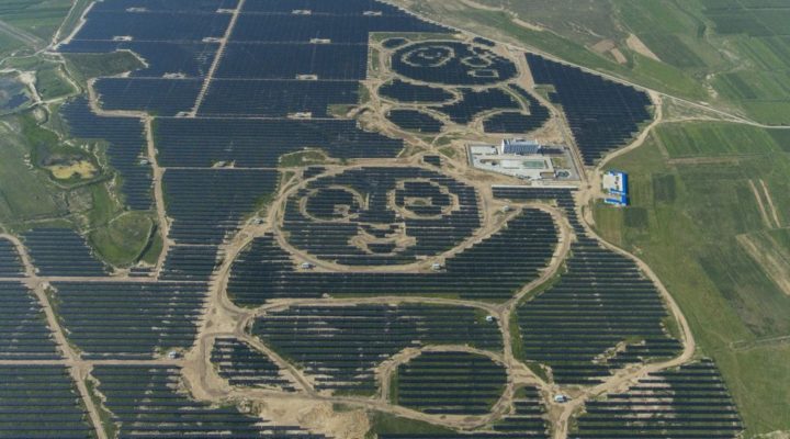 Китай планирует построить еще 99 солнечных ферм в форме гигантских панд