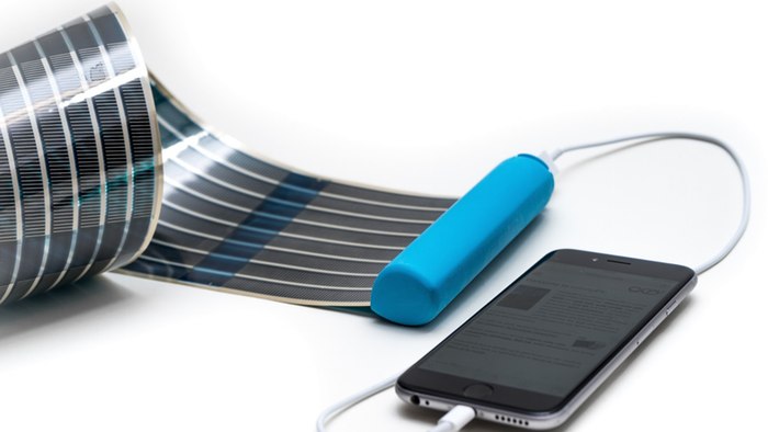 Портативная гибкая солнечная панель HeLi-on может заряжать гаджеты и сворачиваться в трубочку