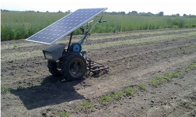 Фермер из Украины собрал мотоблок, работающий на солнечной энергии