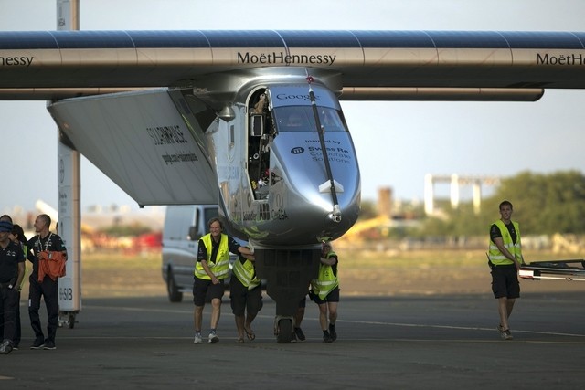 Самолет Solar Impulse 2 совершит рекордный перелет из Китая в США