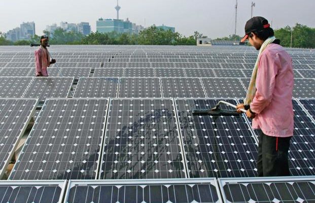Индия снизила курс доллара ради развития солнечной энергетики